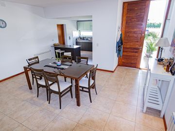 SAN SEBASTIAN - VENTA DE CASA DE 3 DORMITORIOS EN BARRIO CERRADO