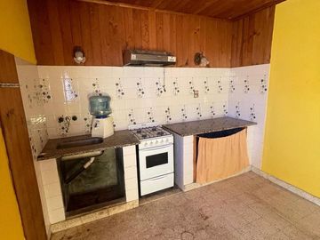Casa en a refaccionar/demoler importante lote