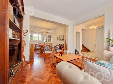 VENTA CASA RECICLADA DE TRES DORMITORIOS CON PATIO Y TERRAZA EN LOURDES