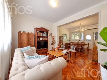 VENTA CASA RECICLADA DE TRES DORMITORIOS CON PATIO Y TERRAZA EN LOURDES