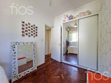 VENTA CASA RECICLADA DE TRES DORMITORIOS CON PATIO Y TERRAZA EN LOURDES