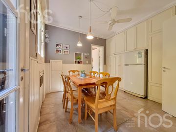 VENTA CASA RECICLADA DE TRES DORMITORIOS CON PATIO Y TERRAZA EN LOURDES