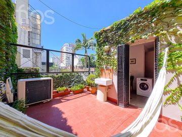 VENTA CASA RECICLADA DE TRES DORMITORIOS CON PATIO Y TERRAZA EN LOURDES