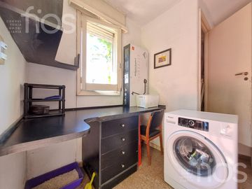 VENTA CASA RECICLADA DE TRES DORMITORIOS CON PATIO Y TERRAZA EN LOURDES
