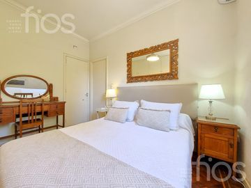 VENTA CASA RECICLADA DE TRES DORMITORIOS CON PATIO Y TERRAZA EN LOURDES