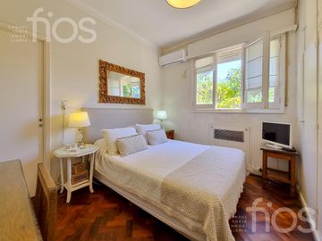 VENTA CASA RECICLADA DE TRES DORMITORIOS CON PATIO Y TERRAZA EN LOURDES