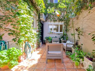VENTA CASA RECICLADA DE TRES DORMITORIOS CON PATIO Y TERRAZA EN LOURDES