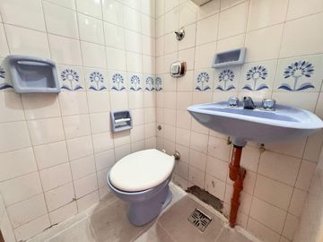 Venta - Departamento de tres dormitorios a pasos de Av. Belgrano, en Barrio Martin. Apto crédito.