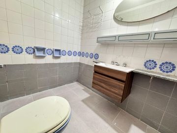Venta - Departamento de tres dormitorios a pasos de Av. Belgrano, en Barrio Martin. Apto crédito.