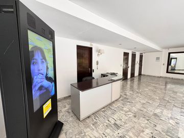 Venta - Departamento de tres dormitorios a pasos de Av. Belgrano, en Barrio Martin. Apto crédito.