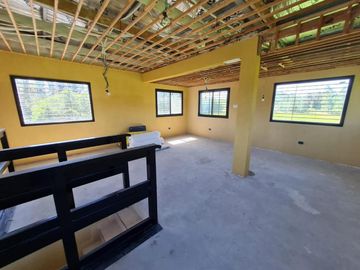 Casa en venta - 4 dormitorios 3 baños - 3.6 Ha- La Plata