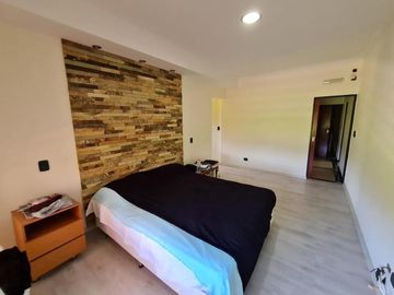 Casa en venta - 4 dormitorios 3 baños - 3.6 Ha- La Plata