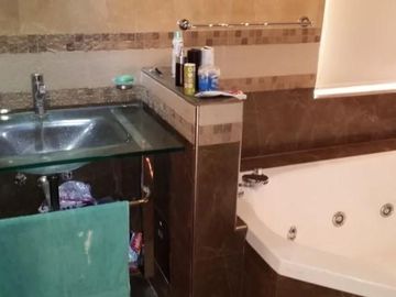 Casa en venta - 4 dormitorios 3 baños - 3.6 Ha- La Plata