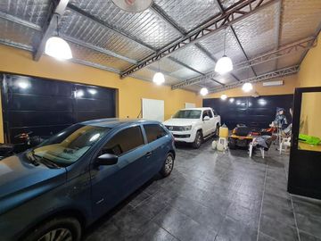Casa en venta - 4 dormitorios 3 baños - 3.6 Ha- La Plata