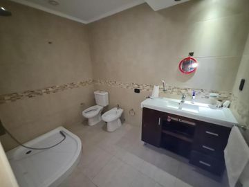 Casa en venta - 4 dormitorios 3 baños - 3.6 Ha- La Plata