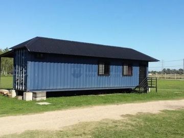 Casa en venta - 4 dormitorios 3 baños - 3.6 Ha- La Plata