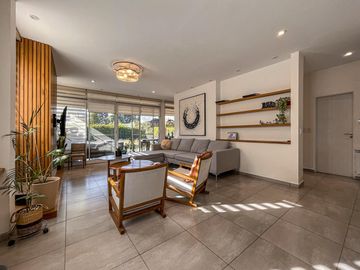 Casa de 4 dormitorios con pileta en San Marino, Funes Hills