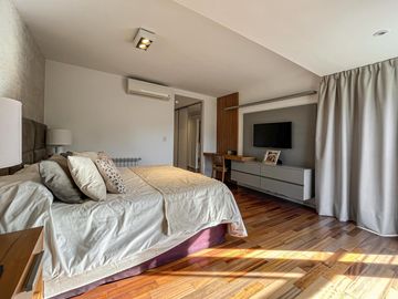 Casa de 4 dormitorios con pileta en San Marino, Funes Hills