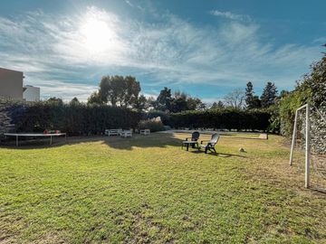Casa de 4 dormitorios con pileta en San Marino, Funes Hills