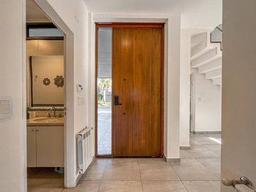 Casa de 4 dormitorios con pileta en San Marino, Funes Hills