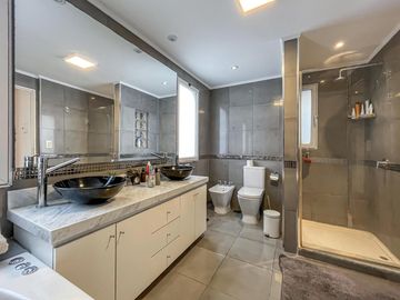 Casa de 4 dormitorios con pileta en San Marino, Funes Hills