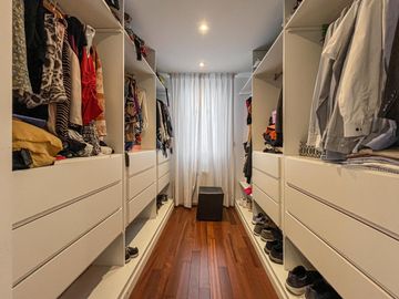 Casa de 4 dormitorios con pileta en San Marino, Funes Hills