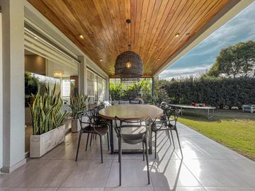 Casa de 4 dormitorios con pileta en San Marino, Funes Hills