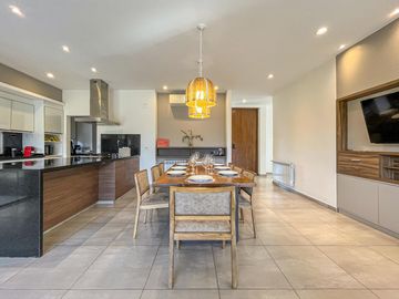 Casa de 4 dormitorios con pileta en San Marino, Funes Hills