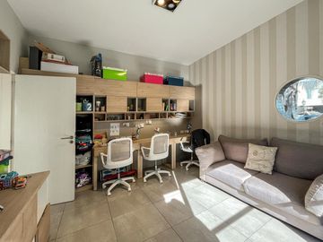 Casa de 4 dormitorios con pileta en San Marino, Funes Hills