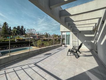 Casa de 4 dormitorios con pileta en San Marino, Funes Hills