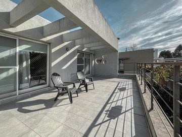 Casa de 4 dormitorios con pileta en San Marino, Funes Hills