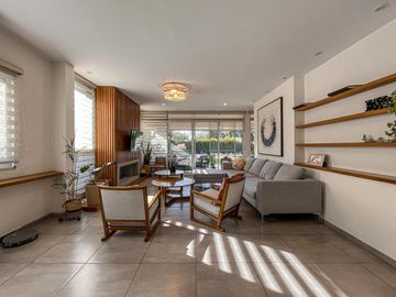 Casa de 4 dormitorios con pileta en San Marino, Funes Hills