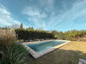 Casa de 4 dormitorios con pileta en San Marino, Funes Hills