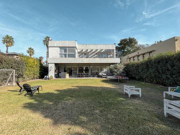 Casa de 4 dormitorios con pileta en San Marino, Funes Hills