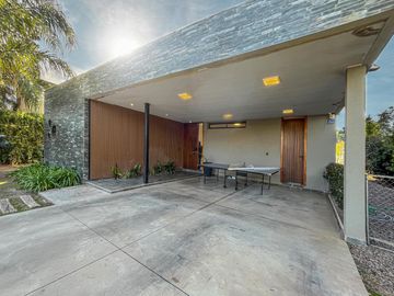 Casa de 4 dormitorios con pileta en San Marino, Funes Hills