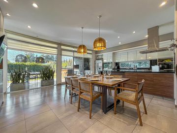 Casa de 4 dormitorios con pileta en San Marino, Funes Hills