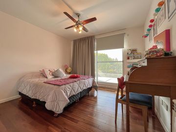 Casa de 4 dormitorios con pileta en San Marino, Funes Hills