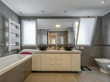 Casa de 4 dormitorios con pileta en San Marino, Funes Hills