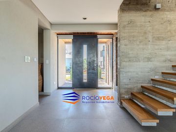 Venta de casa en el Barrio El Canton Norte a laguna