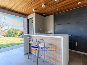 Venta de casa en el Barrio El Canton Norte a laguna