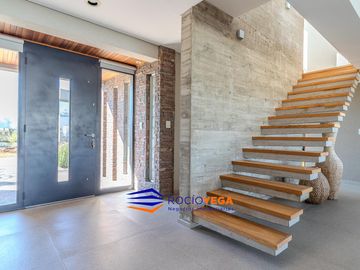 Venta de casa en el Barrio El Canton Norte a laguna