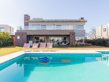 Venta de casa en el Barrio El Canton Norte a laguna
