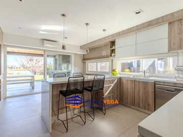Venta de casa en el Barrio El Canton Norte a laguna