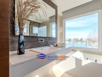 Venta de casa en el Barrio El Canton Norte a laguna
