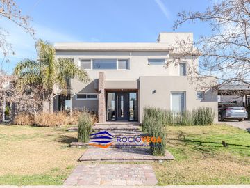 Venta de casa en el Barrio El Canton Norte a laguna
