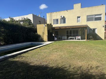 Casa en el barrio Jardines de Escobar