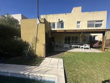 Casa en el barrio Jardines de Escobar