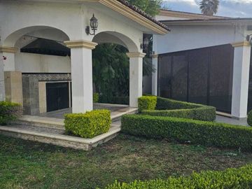Casa en venta inmejorable ubicación en Corregidora