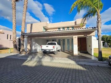 Casa en venta inmejorable ubicación en Corregidora