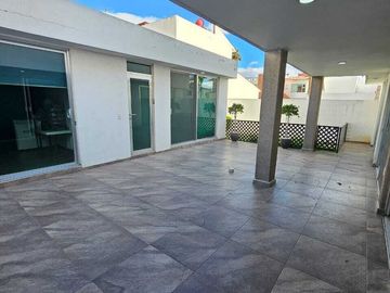 Casa en venta inmejorable ubicación en Corregidora